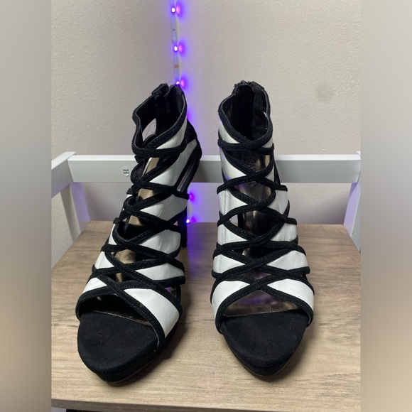 Carlos Santana black and white high heel - Picture 6 of 8